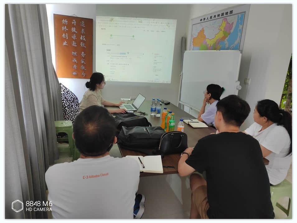 hnjbl-learning-in-the-office-1