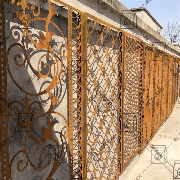 Outdoor Divider With Stand