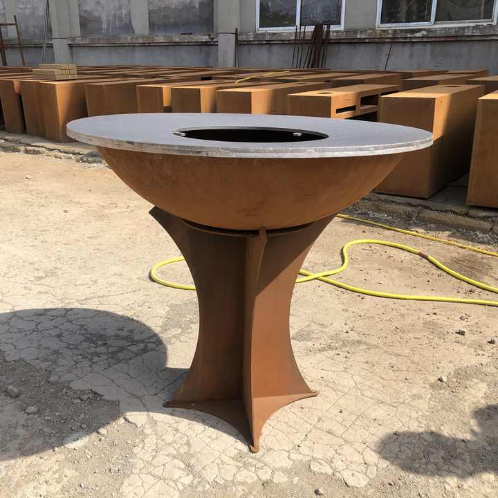 コルテンスチールのバーベキューグリル