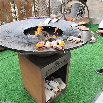 屋外錆びたコルテン鋼グリル